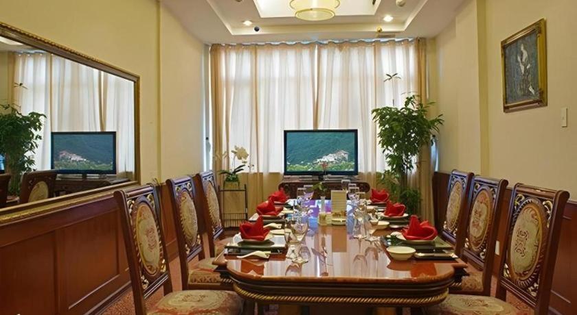 Huu Nghi Hotel Hai Phong Buitenkant foto