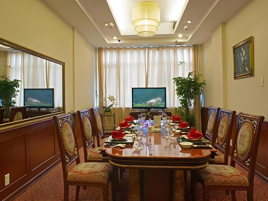 Huu Nghi Hotel Hai Phong Buitenkant foto